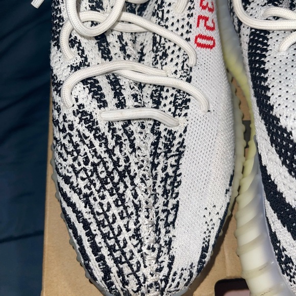 Yeezy 350 zebra - Picture 2 of 8